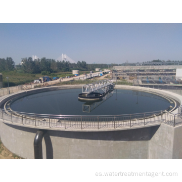 Rascador de lodos con accionamiento central